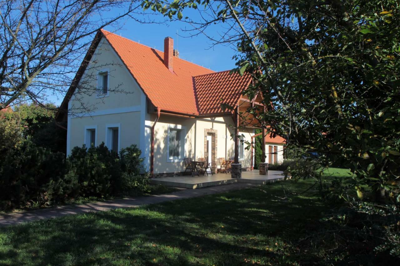 Gurudeva Bhavan Somogyvamos Экстерьер фото